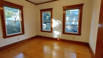 37 Hawthorn St, Unit 10 in Cambridge, MA - Building Photo - Building Photo