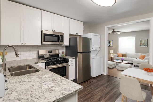 351 Hillcrest in Decatur, GA - Foto de edificio - Building Photo