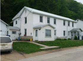 1022 S Bluff St in Guttenberg, IA - Building Photo