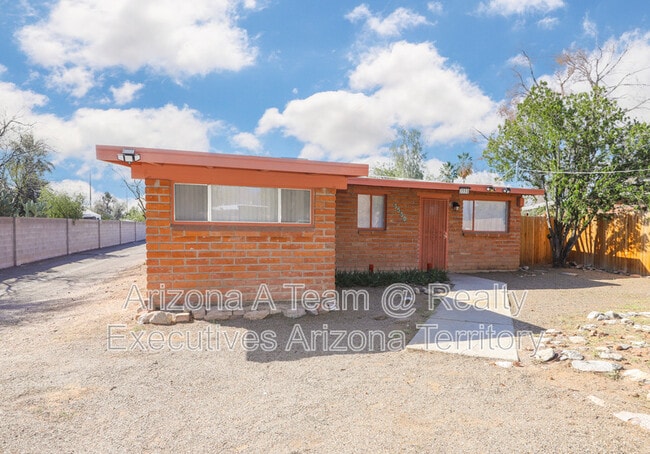3550 E Blacklidge Dr in Tucson, AZ - Building Photo - Building Photo
