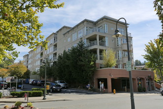 Avellino Apartments in Mercer Island, WA - Foto de edificio - Building Photo