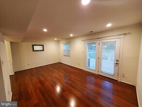 2077 Pilgrim Dr in Woodbridge, VA - Building Photo - Building Photo