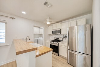 5407 Spring Meadow Rd in Austin, TX - Building Photo - Building Photo