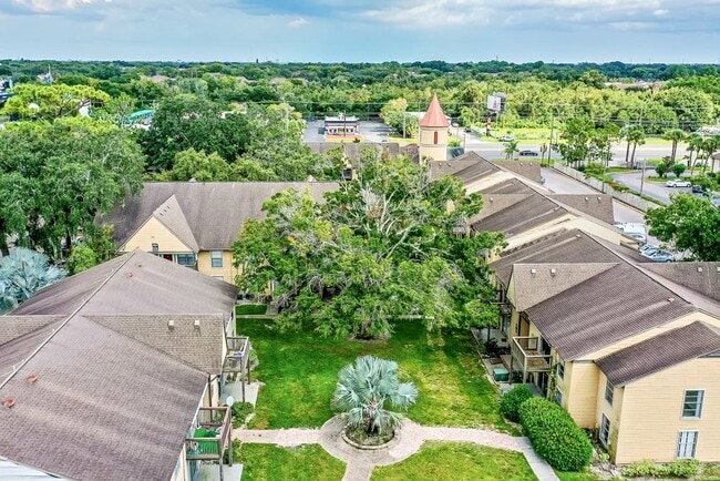 Foxcroft Apartments in Tampa, FL - Building Photo - Building Photo