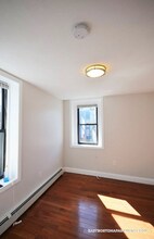 349 Sumner St, Unit 2 in Boston, MA - Foto de edificio - Building Photo