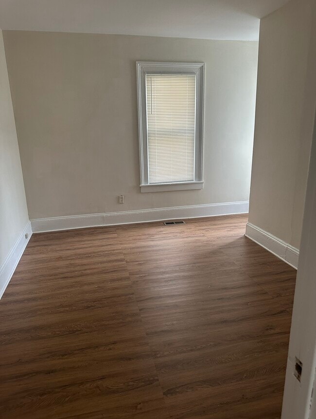 159 Black Rock Ave, Unit 1 in Bridgeport, CT - Foto de edificio - Building Photo