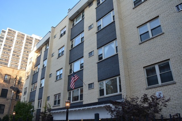 3161 N Cambridge Ave-Unit -408 in Chicago, IL - Building Photo
