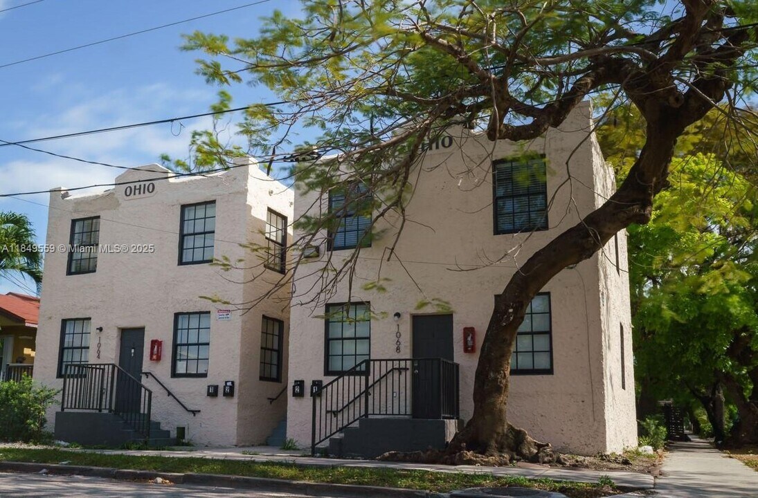 1068 NW 5th St in Miami, FL - Foto de edificio