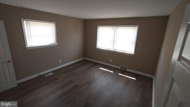 1025 Oakwood Rd in Haddonfield, NJ - Building Photo - Building Photo