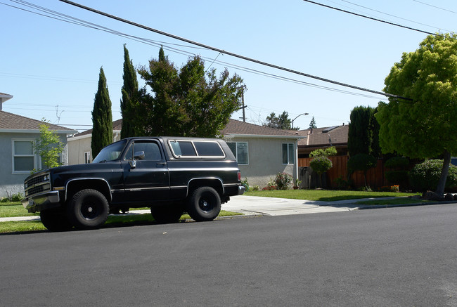 3017 Page St in Redwood City, CA - Building Photo - Building Photo