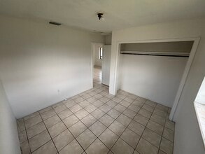 1413 NW 8th Ave in Florida City, FL - Building Photo - Building Photo