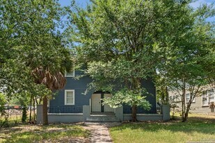 402 E Dewey Pl, Unit 101 in San Antonio, TX - Building Photo