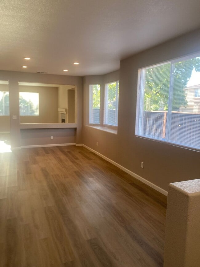 2103 Photinia Dr in Tracy, CA - Building Photo - Building Photo
