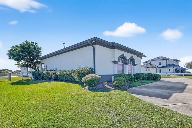 property at 5942 Sagamore Bay Ln