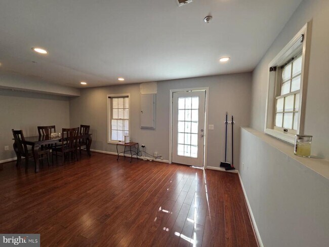 property at 1 Steeple Ct