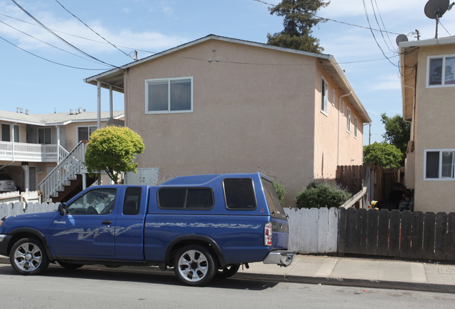 654 Oakside Ave in Redwood City, CA - Building Photo - Building Photo