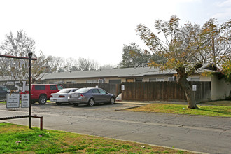 Tropic Apartments in Lemoore, CA - Building Photo - Building Photo