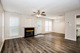 120 W Walnut Ave in Mount Holly, NC - Foto de edificio - Building Photo