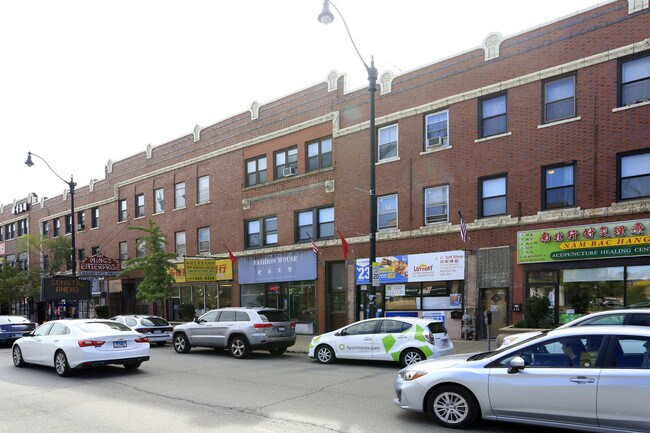 219-249 W Cermak Rd in Chicago, IL - Building Photo - Building Photo