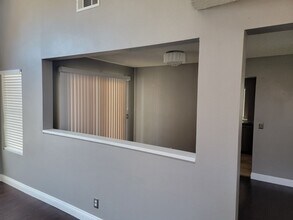 7598 Honeysuckle St in Fontana, CA - Building Photo - Building Photo