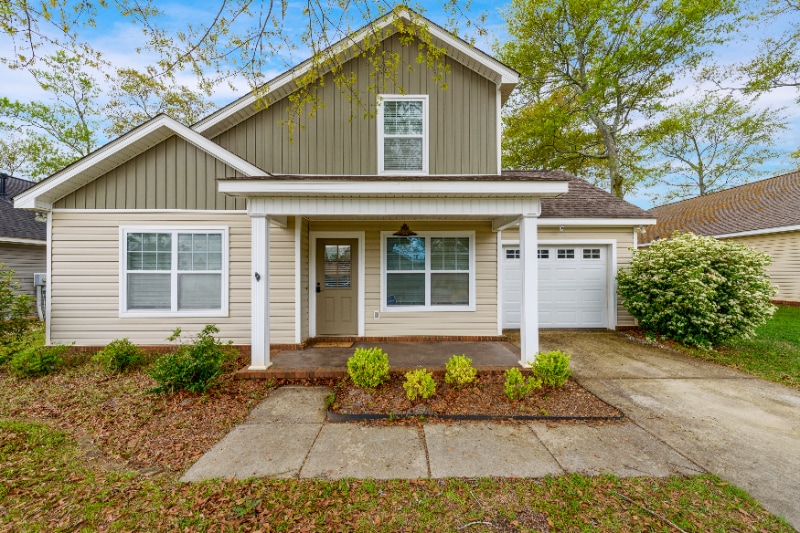 209 Winterberry Way in Enterprise, AL - Building Photo