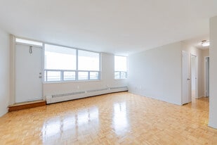 6161 Bathurst St in Toronto, ON - Building Photo