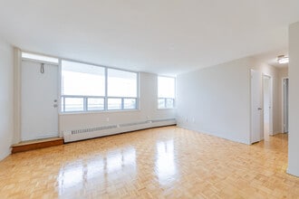 6161 Bathurst St in Toronto, ON - Building Photo - Building Photo