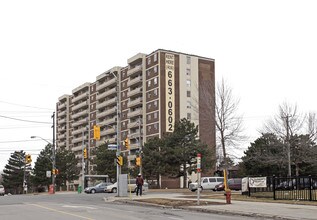 100 York Gate Blvd in Toronto, ON - Building Photo - Building Photo