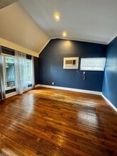 94 Hardy Ln in Westbury, NY - Building Photo - Building Photo
