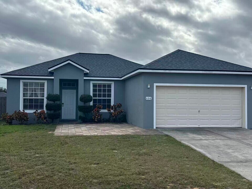 404 Bluff Pass Dr in Eustis, FL - Building Photo