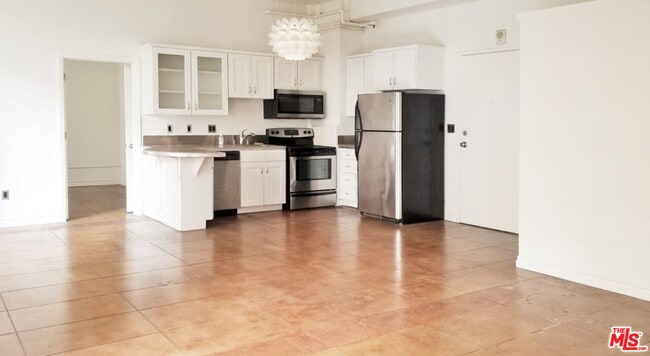 215 W 7th St in Los Angeles, CA - Building Photo - Building Photo