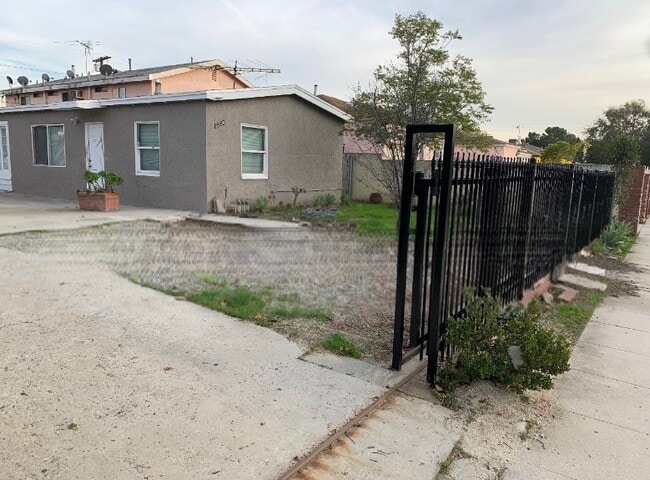 property at 5730 Willowcrest Ave