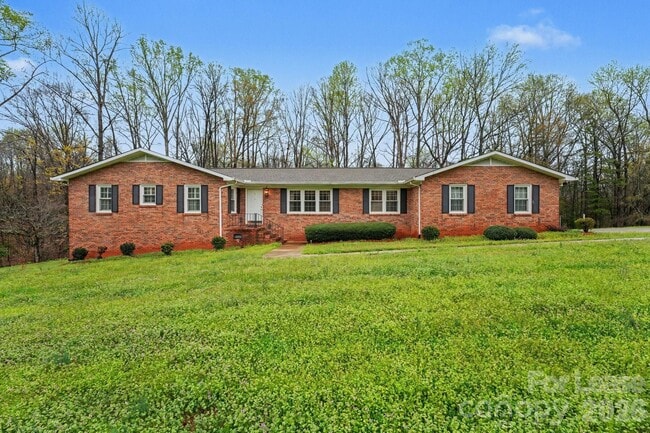11002 Harrisburg Rd in Fort Mill, SC - Building Photo - Building Photo