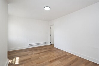 348-350-350 Wyoming St in Pittsburgh, PA - Foto de edificio - Building Photo