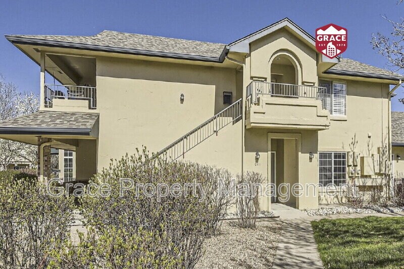 8681 E Dry Creek Rd in Centennial, CO - Building Photo