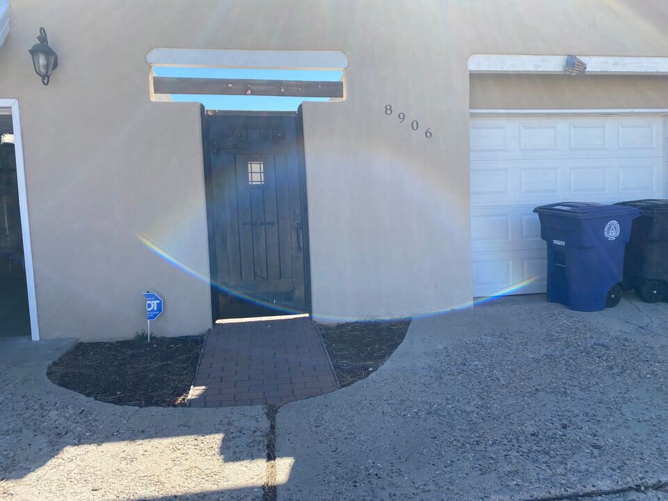 8906 Spain Rd NE in Albuquerque, NM - Building Photo