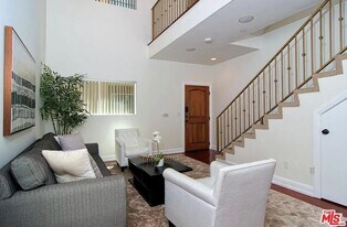 2027 Beloit Ave, Unit 4 in Los Angeles, CA - Building Photo