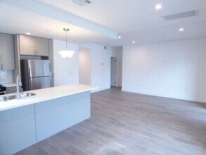 1256 N Hobart Blvd in Los Angeles, CA - Building Photo - Building Photo