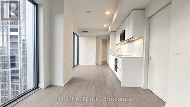 8-1708 Cumberland St in Toronto, ON - Building Photo - Building Photo
