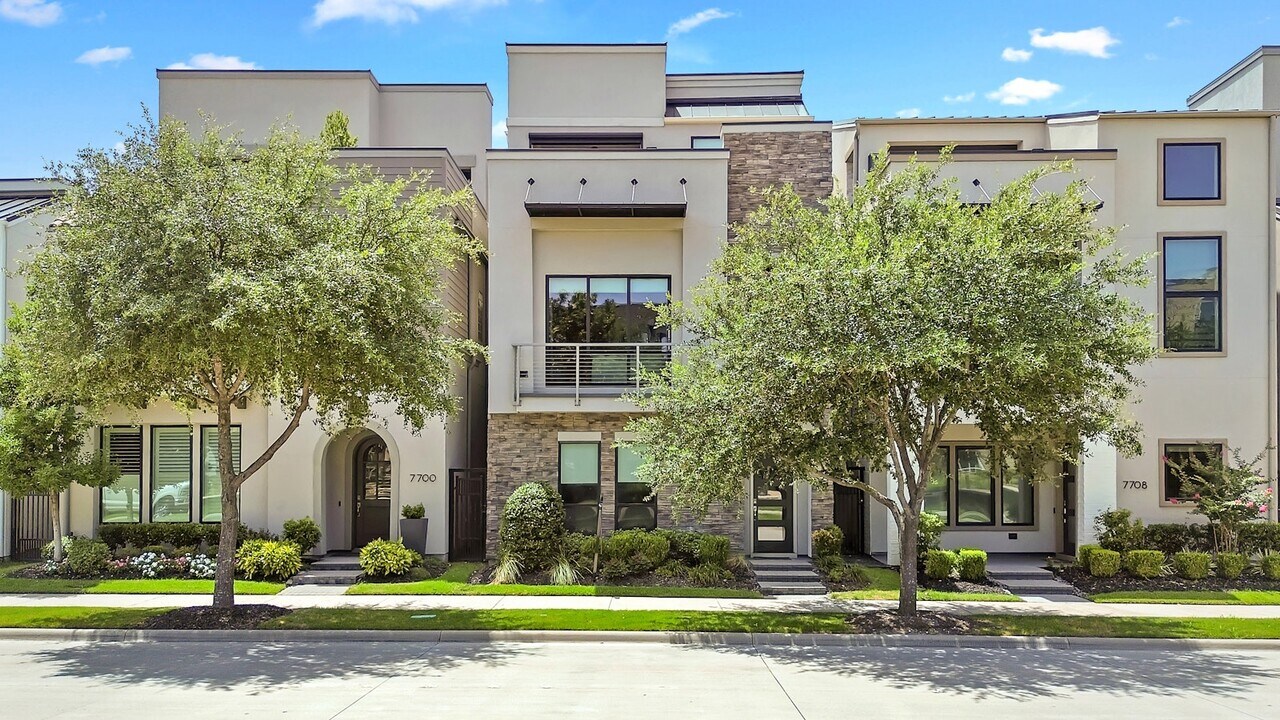 7704 Highcroft Wy in Plano, TX - Building Photo