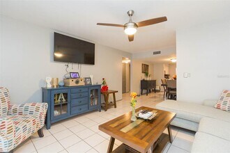 14472 Reuter Strasse Cir in Tampa, FL - Building Photo - Building Photo