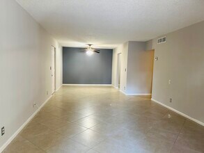 9875 Pineapple Tree Dr in Boynton Beach, FL - Building Photo - Building Photo