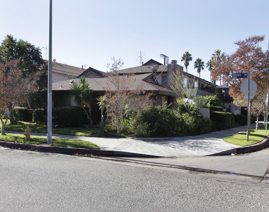 12408 Archwood St in North Hollywood, CA - Building Photo