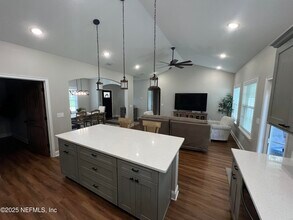 4930 SE 10th Pl in Keystone Heights, FL - Building Photo - Building Photo
