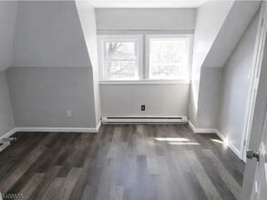 1066 Mary St in Elizabeth, NJ - Building Photo - Building Photo