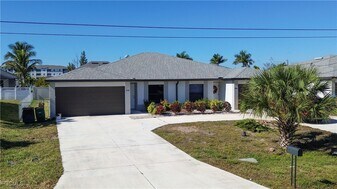 3716 SW 16th Pl in Cape Coral, FL - Building Photo