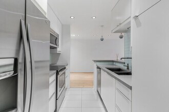 8535 N W Knoll Dr in West Hollywood, CA - Building Photo - Building Photo