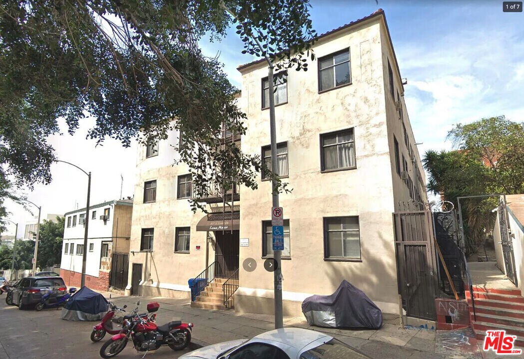 507 Loma Dr in Los Angeles, CA - Foto de edificio