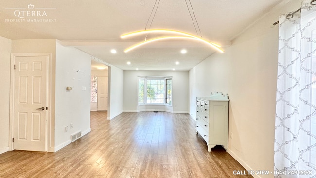 property at 366 Bushview Cres