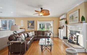 23 N Westbury Rd in Hampton Bays, NY - Building Photo - Building Photo